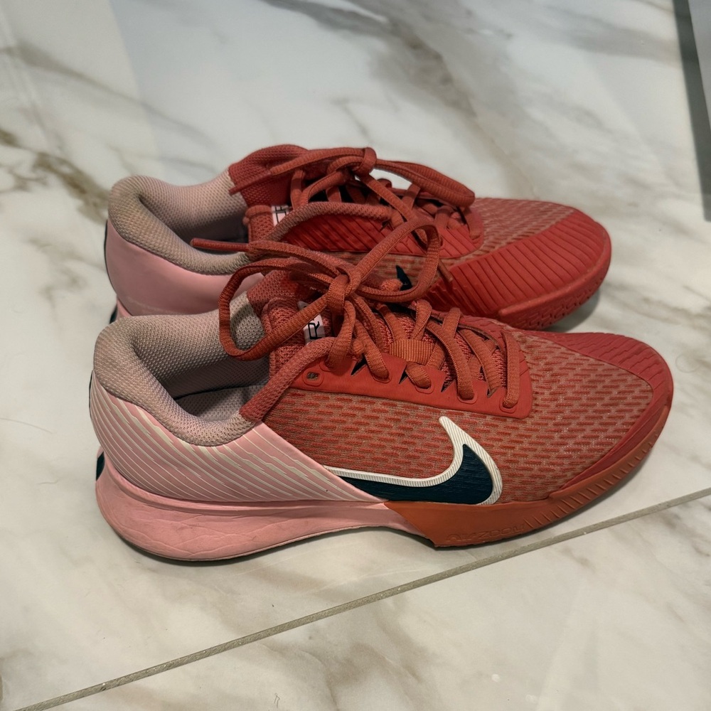 Nike Women's Tennis Shoes